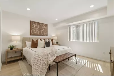1409 N Hobart, Los Angeles, CA 90027 - Photo 13