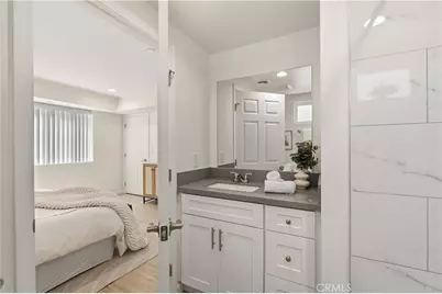 1409 N Hobart, Los Angeles, CA 90027 - Photo 19