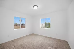 1345 W 51st Pl, Los Angeles, CA 90037 - Photo 31