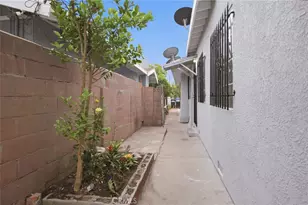 1345 W 51st Pl, Los Angeles, CA 90037 - Photo 43