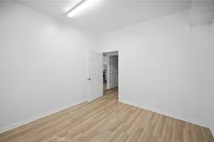 1345 W 51st Pl, Los Angeles, CA 90037 - Photo 17