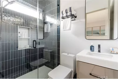 664 Rosecrans Avenue, Manhattan Beach, CA 90266 - Photo 21