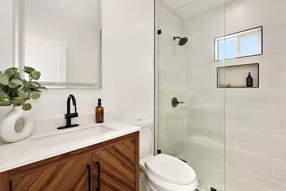 642 E Fairview Boulevard #C, Inglewood, CA 90302 - Photo 13