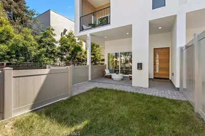 642 E Fairview Boulevard #B, Inglewood, CA 90302 - Photo 5