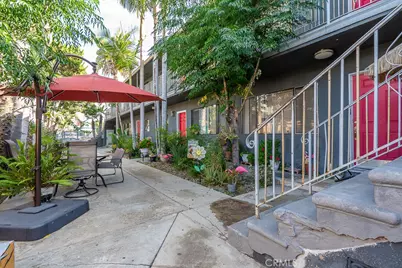1056 E 6th Street, Long Beach, CA 90802 - Photo 13