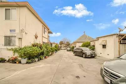 886 E 43rd Place, Los Angeles, CA 90011 - Photo 7