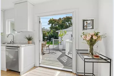 8410 Alverstone Avenue, Los Angeles, CA 90045 - Photo 11
