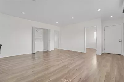 11513 Berendo, Los Angeles, CA 90044 - Photo 9
