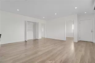 11513 Berendo, Los Angeles, CA 90044 - Photo 9