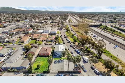 11513 Berendo, Los Angeles, CA 90044 - Photo 7
