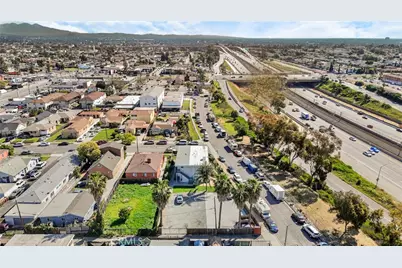 11513 Berendo, Los Angeles, CA 90044 - Photo 7