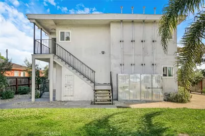 11513 Berendo, Los Angeles, CA 90044 - Photo 5