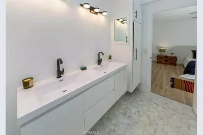 2640 Dalton Avenue, Los Angeles, CA 90018 - Photo 9