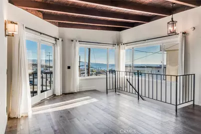 221 12th Place, Manhattan Beach, CA 90266 - Photo 1