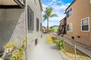 1918 W 35th St, Los Angeles, CA 90018 - Photo 9