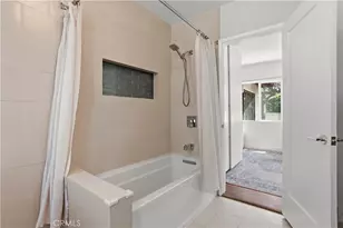 129 N Crescent Heights, Los Angeles, CA 90048 - Photo 19