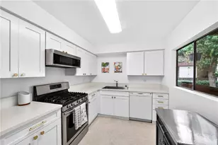 15020 Victory Blvd, Van Nuys, CA 91411 - Photo 17