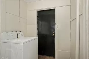 1037 W 46th St, Los Angeles, CA 90037 - Photo 21