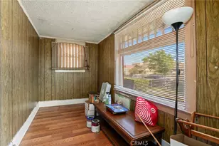 1037 W 46th St, Los Angeles, CA 90037 - Photo 13