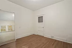 1037 W 46th St, Los Angeles, CA 90037 - Photo 17
