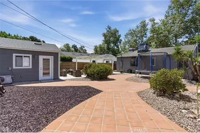 526 N Toluca Park Drive, Burbank, CA 91505 - Photo 27