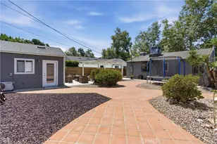 526 N Toluca Park Dr, Burbank, CA 91505 - Photo 27