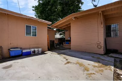 135 E 60th Street, Los Angeles, CA 90003 - Photo 19