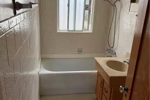 829 W 69th, Los Angeles, CA 90044 - Photo 23