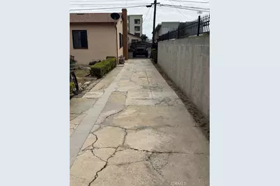 829 W 69th, Los Angeles, CA 90044 - Photo 7