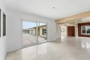 2401 W 102nd St, Inglewood, CA 90303 - Photo 17