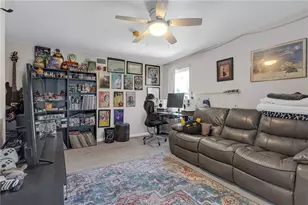 20906 Almazan Rd, Woodland Hills, CA 91364 - Photo 33