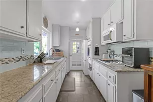 20906 Almazan Rd, Woodland Hills, CA 91364 - Photo 9