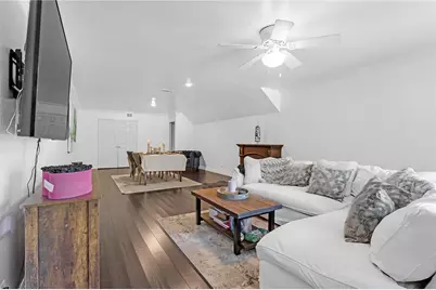 20906 Almazan Road, Woodland Hills, CA 91364 - Photo 13