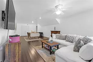 20906 Almazan Rd, Woodland Hills, CA 91364 - Photo 13