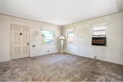 10120 Hunt Avenue, South Gate, CA 90280 - Photo 3