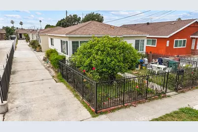 10605 Buford Avenue, Inglewood, CA 90304 - Photo 1