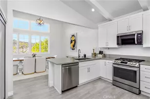 2254 The Terrace, Los Angeles, CA 90049 - Photo 9