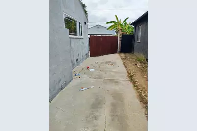 9206 S Van Ness Street, Los Angeles, CA 90047 - Photo 13
