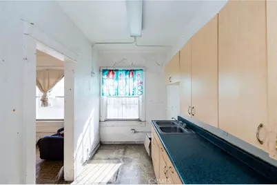 694 S Burlington Avenue, Los Angeles, CA 90057 - Photo 11