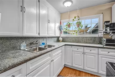 8645 Wakefield, Panorama City, CA 91402 - Photo 9