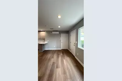 8903 Baring Cross, Los Angeles, CA 90044 - Photo 5