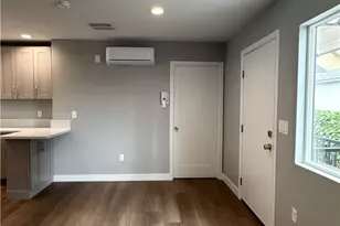 8903 Baring Cross, Los Angeles, CA 90044 - Photo 5
