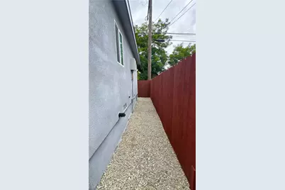 8903 Baring Cross, Los Angeles, CA 90044 - Photo 19