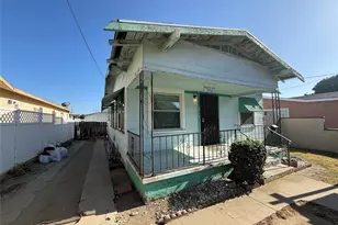 561 W 3rd St, San Pedro, CA 90731 - Photo 3