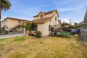 725 E 40th Pl, Los Angeles, CA 90011 - Photo 3