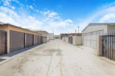 464 W 17th St, San Pedro, CA 90731 - Photo 11