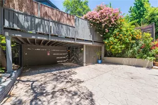 9861 Easton Dr, Los Angeles, CA 90210 - Photo 43