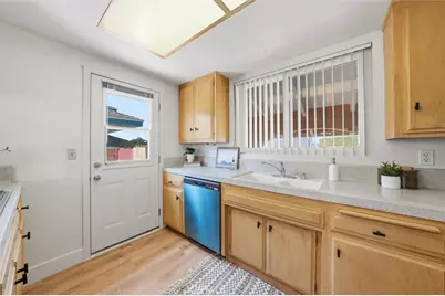 18216 Manhattan Place, Torrance, CA 90504 - Photo 15