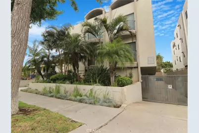 813 E La Palma Drive, Inglewood, CA 90301 - Photo 1