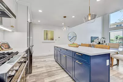 984 Granville, Los Angeles, CA 90049 - Photo 11